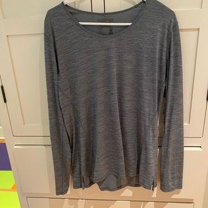 Womens Patagonia long sleeve shirt. Size XL. Grayish purple.